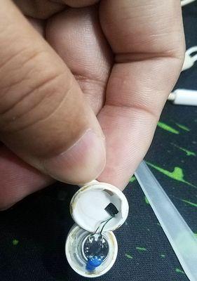 苹果充电器耳机壳怎么拆？拆卸步骤和注意事项是什么？
