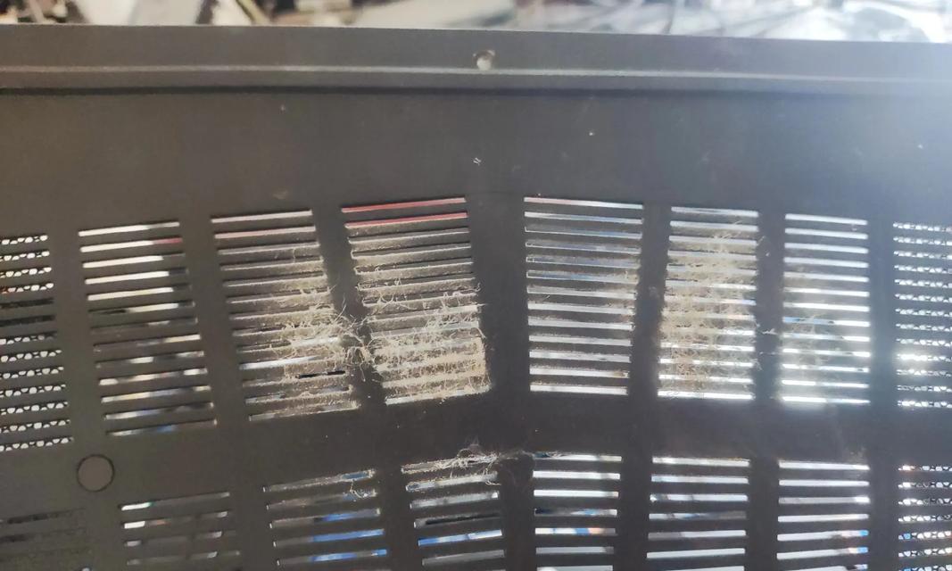 电脑不开机状态下如何清理灰尘？