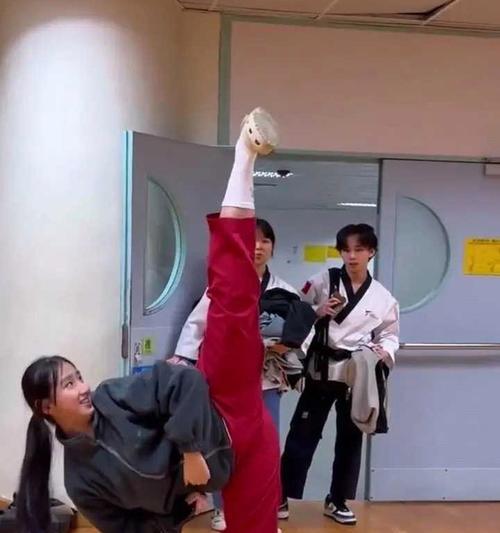 敲键盘的舞蹈动作叫什么？这种舞蹈动作有何特别之处？