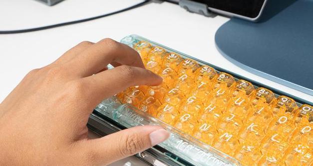 橙色键帽在键盘上效果如何？选择时应注意什么？